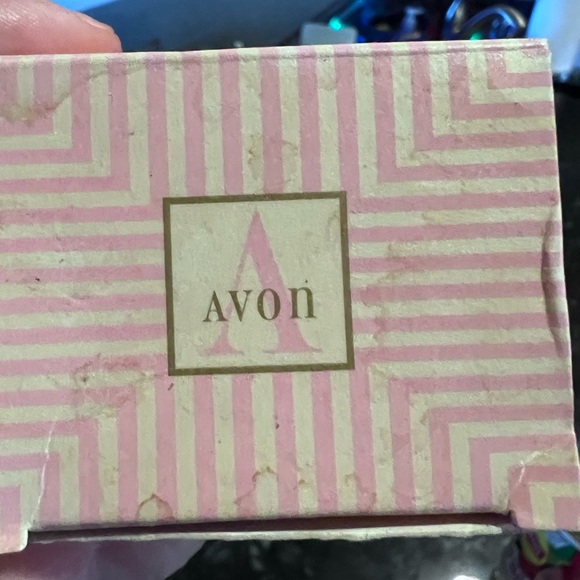 Avon vintage Pink and Gold Breast Cancer Awareness , Ribbon Brooch - Picture 2 of 3